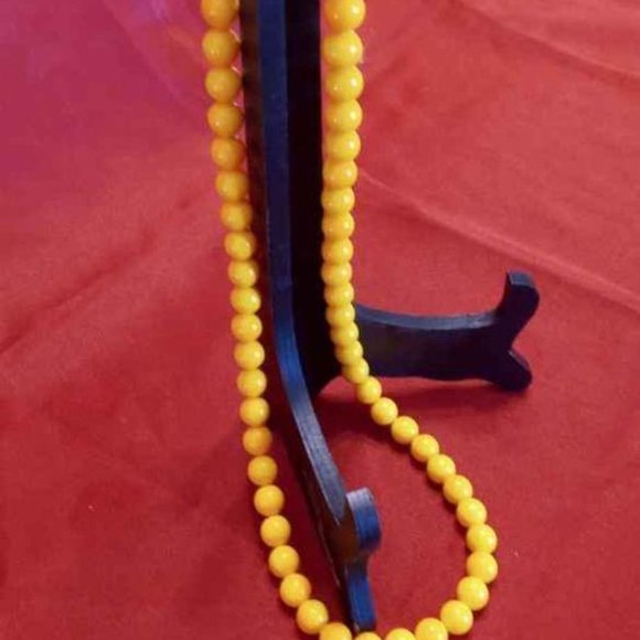 VTG 60'S RETRO CANARY YELLOW PLASTIC BEADS W/ROUND CLASP W/CABOCHON - Picture 3 of 8